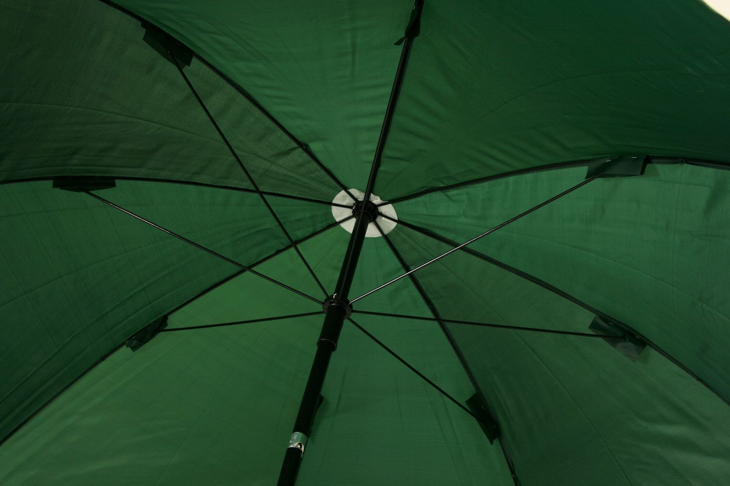Fishing umbrella, dark green, including bag.