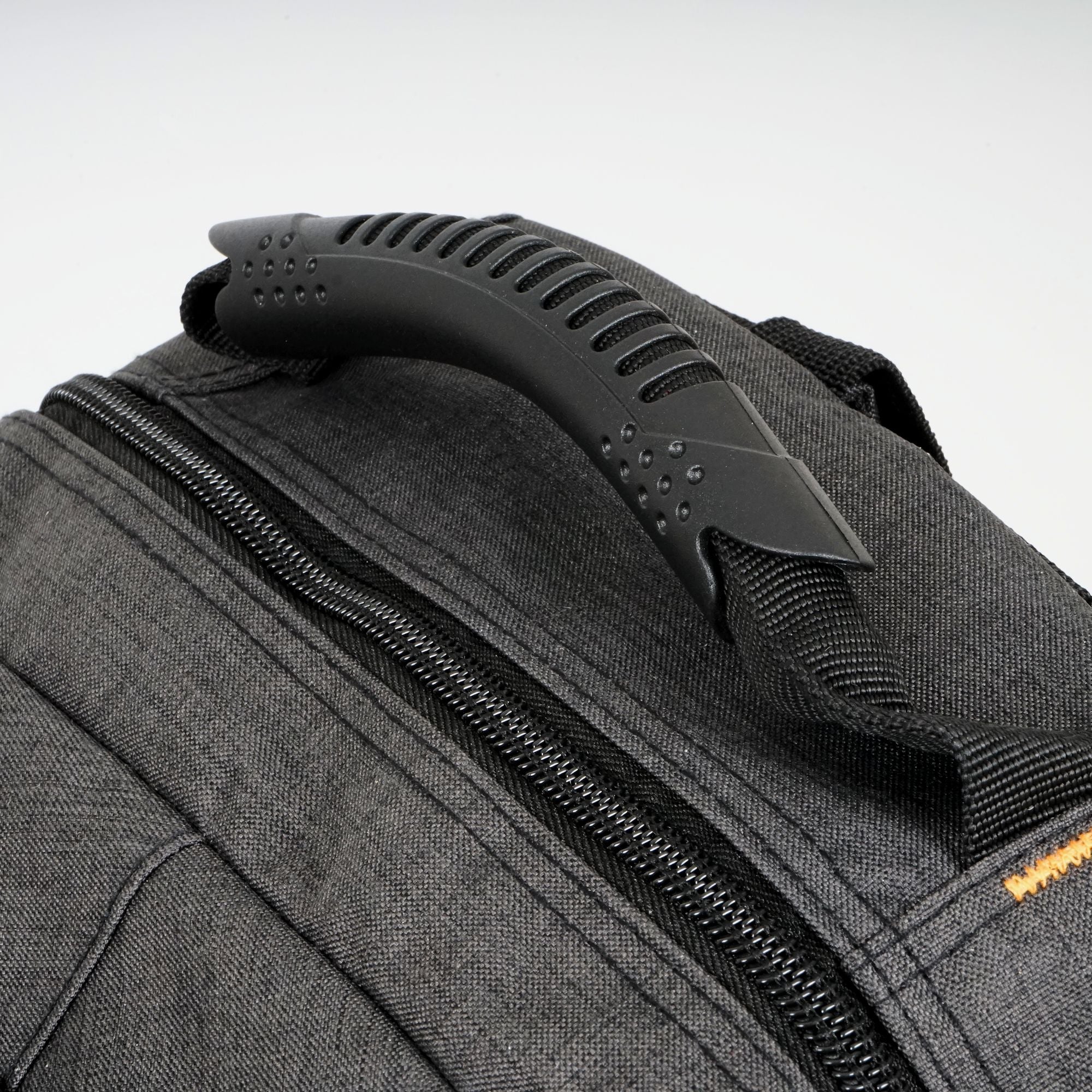 Sac à dos pour ordinateur portable CampFeuer 17 pouces | Noir | Sac à dos professionnel pour ordinateur portable avec port USB