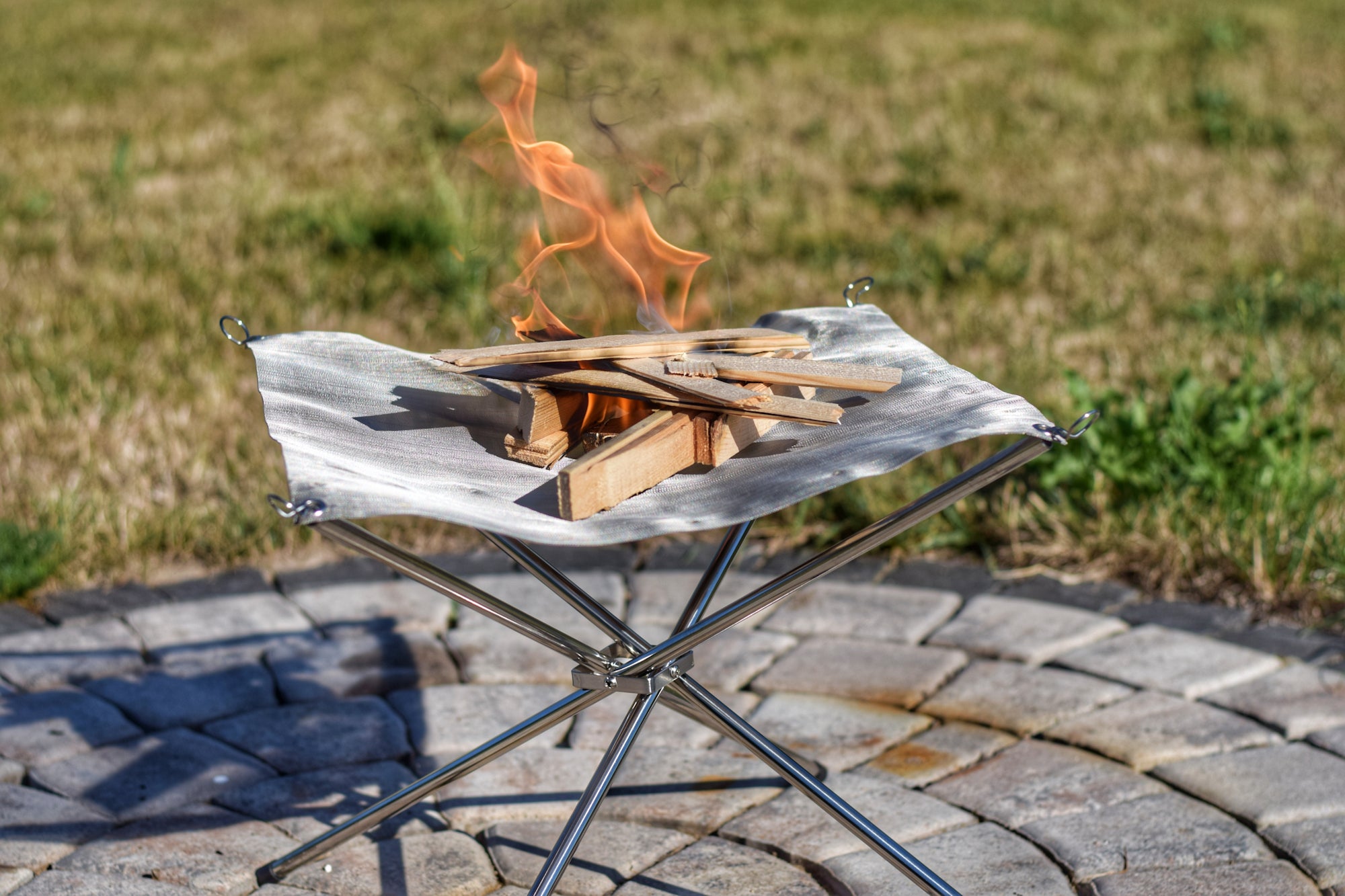 Ensemble allume-feu, comprenant un allume-feu et un foyer portable